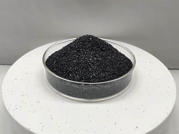 鉻鐵礦砂（鉻礦砂）是引流砂中最常用和最重要關鍵的基礎成分